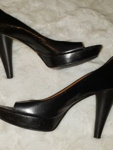 GUESS Platform Peep Toe